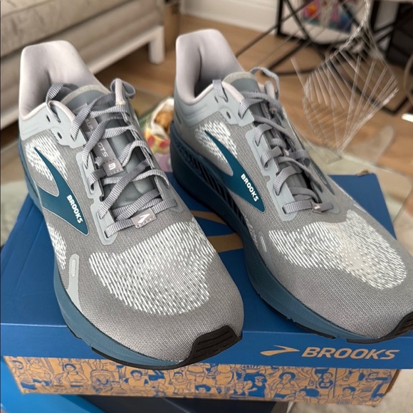 Brooks Other - BROOKS MEN’S LAUNCH GTS 9 in Gray, white & blue NIB sz 11.5 Medium